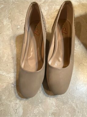 Mi Amore Taupe Round-Toe Heels